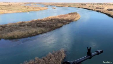 صورة قصف جوي مجهول غرب الفرات يدمر منصات صواريخ إيرانية