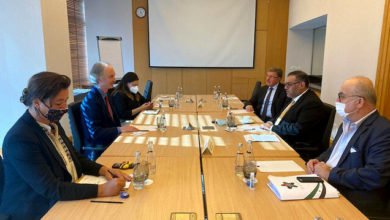 صورة المبعوث الأممي بيدرسون يلتقي  المعارضة السورية المدعومة من تركيا