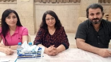 صورة قياديين من حزب الحداثة يحضرون فعالية اقامها الصليب السرياني