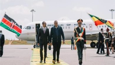 صورة الرئيس الكيني بحث في أديس أبابا وقف إطلاق النار مع رئيس الحكومة أبي أحمد
