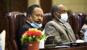 صورة لقاء أميركي مع البرهان في الخرطوم سعيا لإعادة حمدوك