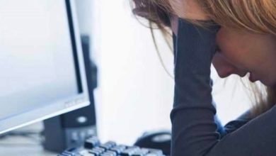 صورة “الإنترنت والنساء”.. نافذة للحرية وباب للعنف