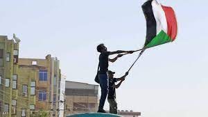 صورة دفعة جديدة تضم أسماء بارزة من معتقلي السودان إلى الحرية.