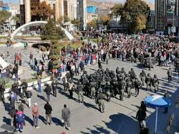 صورة الاحتجاجات بدأت في الأحواز مساء يوم الخامس عشر من نوفمبر 2019 قبل أن تمتد إلى أكثر من خمسين مدينة