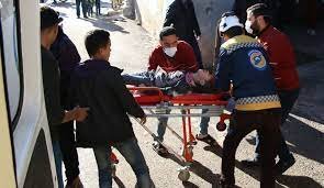 صورة جرحى مدنيون من عائلة واحدة بقصف للنظام شرقي إدلب