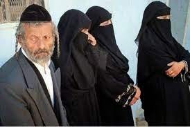 صورة كتاب عن المرأة “الحريدية” يفضح تعنيف المرأة اليهودية.