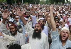 صورة الإسلاميون الراديكاليون إذ يستعيرون طرائق العنف الثوري لليسار.