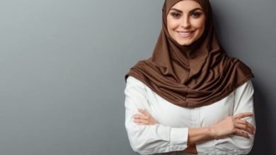 صورة صراع التنورة والحجاب: هل بات مظهر المرأة مقياساً للنهضة؟