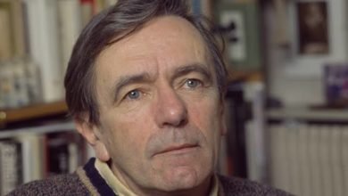 صورة جاك رانسيير بين التحرر الفكري والديمقراطية الجذرية.