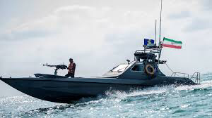 صورة إيران تصادر سفينة أجنبية تنقل وقوداً مهرباً.. وتحتجز طاقمها.