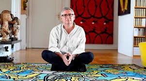 صورة الفيلسوف الفرنسي ميشال أونفري: حداثة ما بعد الإنسانية أكثر خطورة من أسلمة أوروبا(٥).