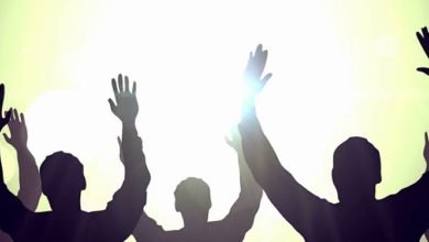 صورة التعصب والاستعلاء الديني: تزيين التطرف بالأدلة(١).