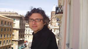 صورة الفيلسوف الفرنسي ميشال أونفري: حداثة ما بعد الإنسانية أكثر خطورة من أسلمة أوروبا(٣).