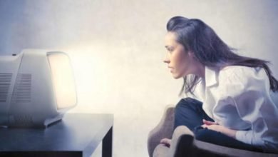 صورة المشاكل الاجتماعية والاقتصادية التي تؤثر على أوضاع المرأة في الإعلام(٣).