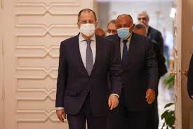 صورة لافروف من مصر: العقوبات الغربية تعرقل الدعم الروسي للدول الإفريقية