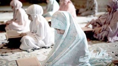 صورة حظر وتجريم التعليم الديني.