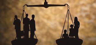 صورة المساواة والعدالة الاجتماعية.