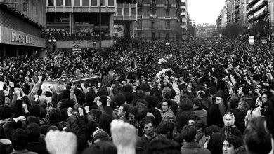 صورة الديمقراطية تأتي لاحقاً