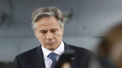 صورة بلينكن: رد إيران يجعل احتمالات التوصل لاتفاق نووي غير مرجحة.