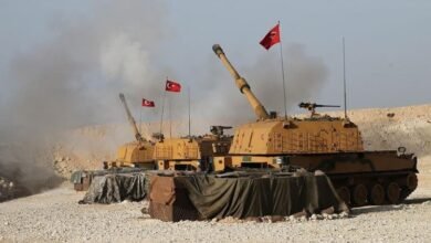 صورة القوات التركية تقصف بالمدفعية ريف عفرين بشمال حلب.