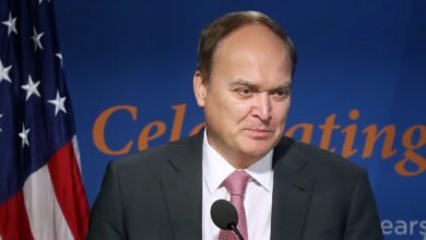 صورة سفير روسيا لدى أميركا ينفي المزاعم القائلة إن بلاده تهدد باستخدام أسلحة نووية.