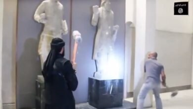 صورة حين يتحول التطرف الديني إلى معول لهدم التراث الإنساني.