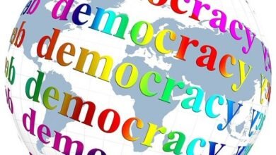 صورة الديمقراطية كمطلب للاجتماع الإنساني.