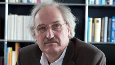 صورة فلسفة الاعتراف عند أكسل هونيث (الصراع من أجل الاعتراف).