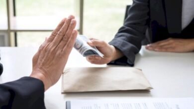 صورة مُكافحة الفساد وآثارُها على عملية التحوُّل الديمُقراطي في الوطن العربي