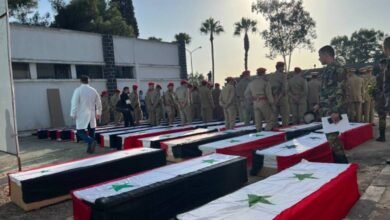 صورة ضحايا هجوم الكلية الحربية بحمص  يبلغ ١٢٣ و غموض يلف جهة الهجوم