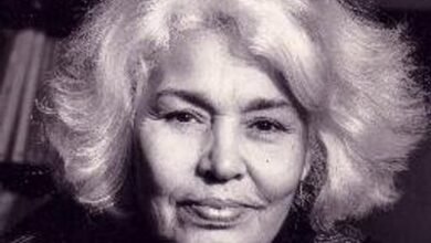 صورة نقاش مع مؤسس المجلس الأعلى للشورى يوسف البدري، والدكتورة نوال السعداوي، أسباب الاضطهاد الذي تعيشه المرأة العربية، وهل سببها الدين الإسلامي أم أنها عادات وتقاليد؟